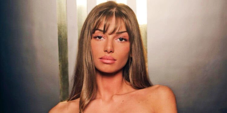Mimi Keene: Wiki, Age, Net Worth, Career, Personal Life & More Mimi Keene: Wiki, Age, Net Worth, Career, Personal Life & More